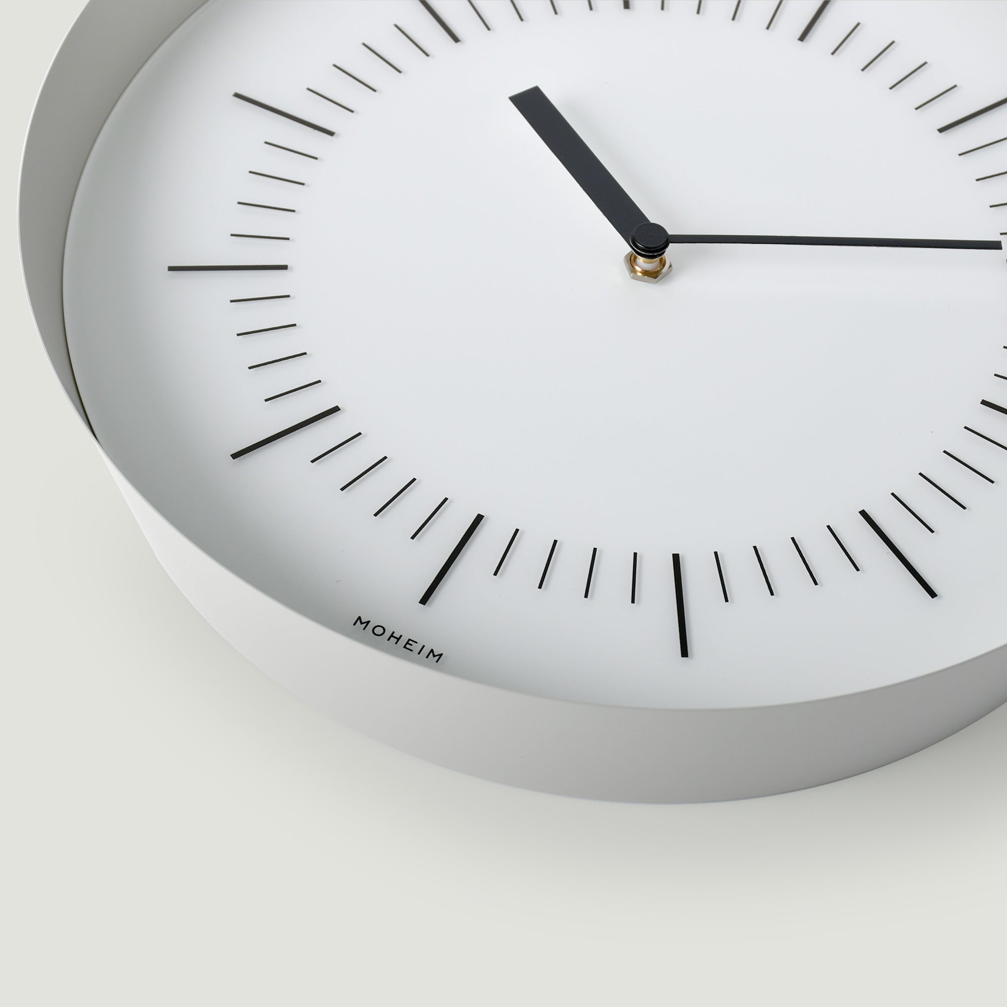 静かなアナログ時計 HORN グレー 文字盤