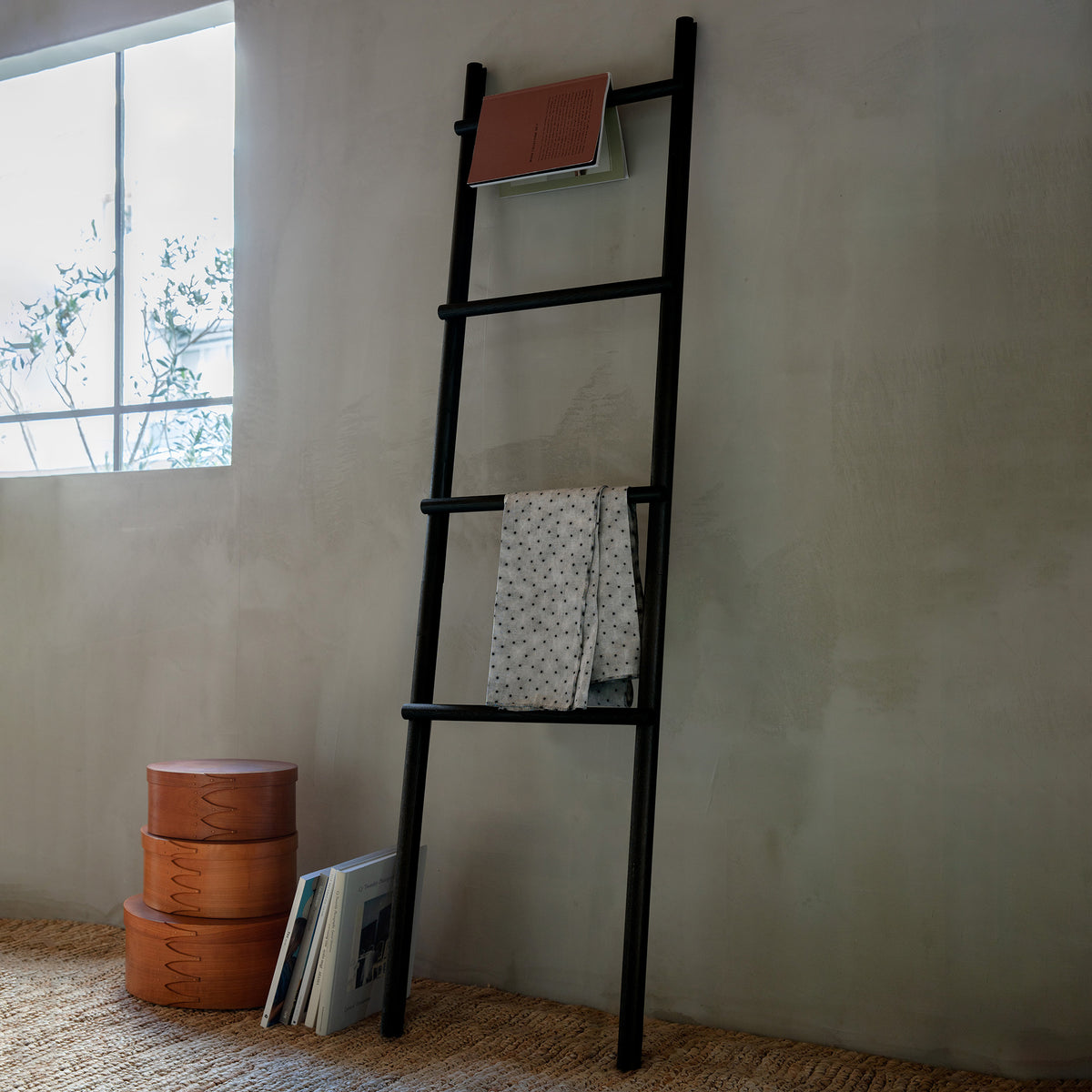 LADDER RACK | ラダーハンガー・タオル掛け 立てかけるだけの壁面収納 [MOHEIM store]