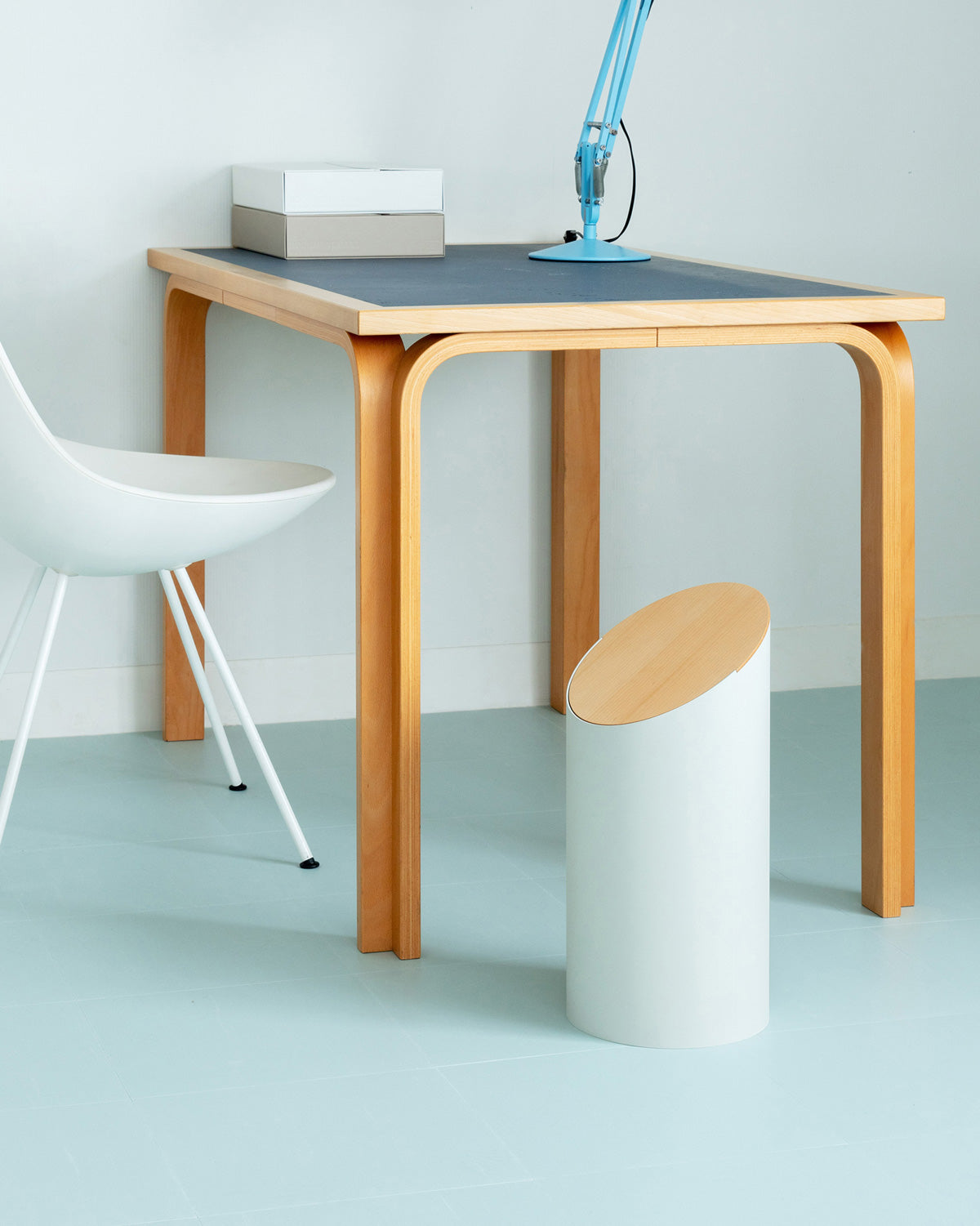 おしゃれな蓋付きダストボックス SWING BIN